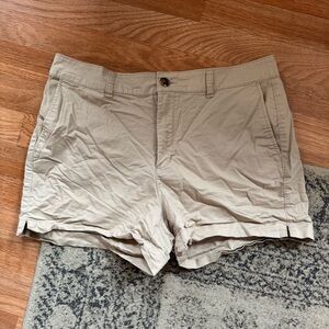 🔴 Old Navy Size 12 Beige Shorts